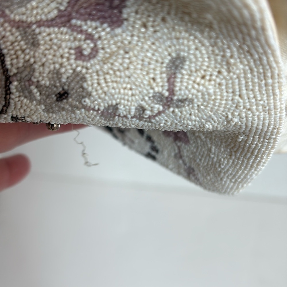Antique 1920s Made in France cream beaded clutch silk interior. Cream brown pink - Picture 9 of 16